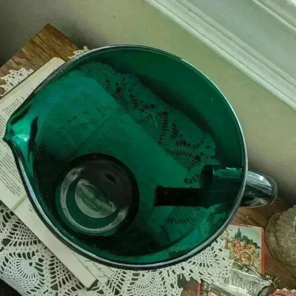 Tanqueray gin large green plastic pitcher - Picture 4 of 9